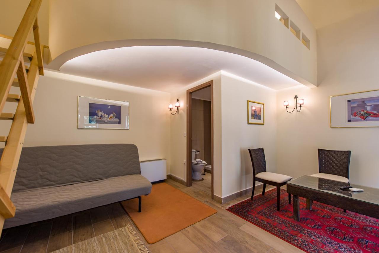 Rocabella Hellinikon Country Hotel Bagian luar foto