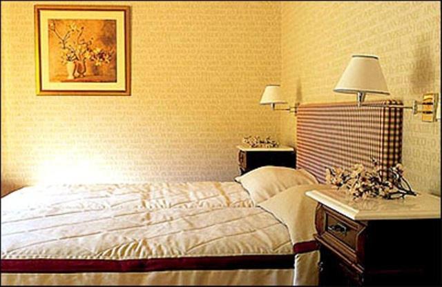 Rocabella Hellinikon Country Hotel Bagian luar foto